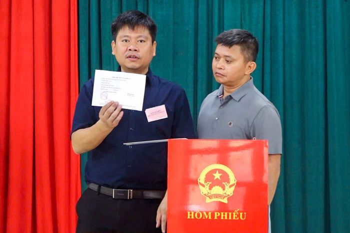 Việc bốc thăm diễn ra chặt chẽ, công khai, minh bạch. Ảnh: Xã Vật Lại