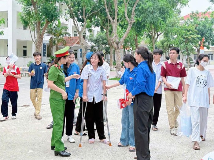 Tuổi trẻ xã Tiến Thắng tích cực tham gia chương trình “Tiếp sức mùa thi” năm 2026. Ảnh PV