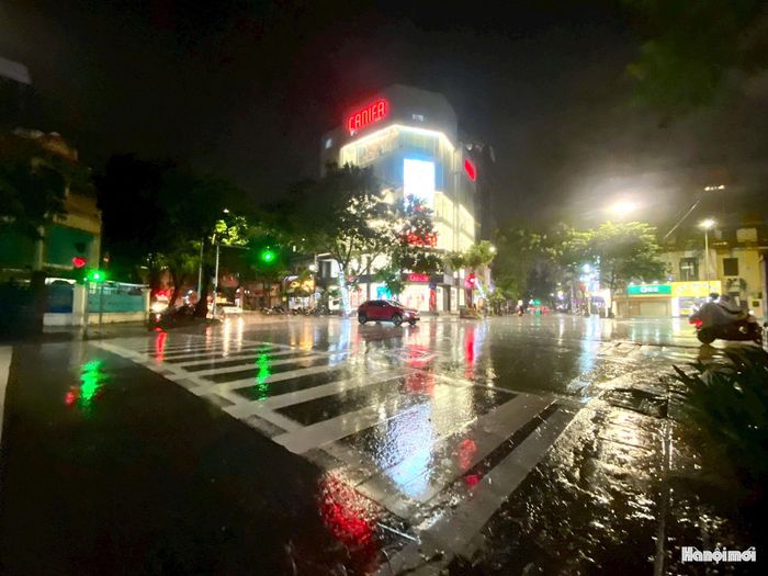 Khu vực ngã tư phố Nguyễn Du - Bà Triệu.