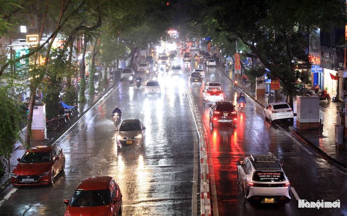Tại phố Thái Hà - điểm đen từng gây ngập úng mỗi trận mưa, nay người dân cũng dễ dàng di chuyển.