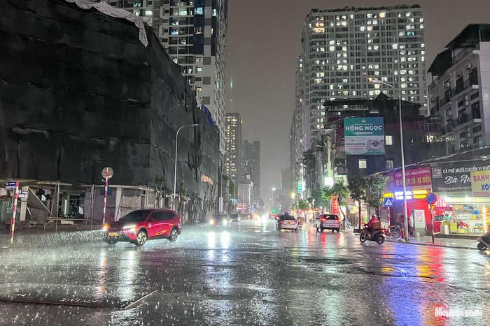 Phố Nguyễn Tuân thông thoáng, không ghi nhận điểm ngập úng nào trong đêm 23-8. Ảnh: Khánh Huy