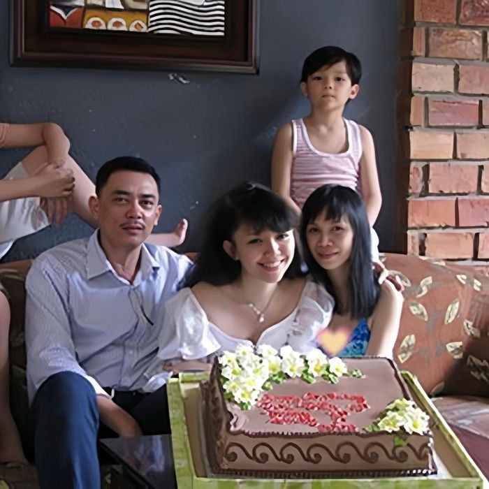 Tóc Tiên và mẹ trong một bức hình nhiều năm trước.