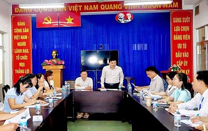 Bệnh viện giao ban định kỳ hàng tháng với 4 trạm y tế. Ảnh: BVCC.
