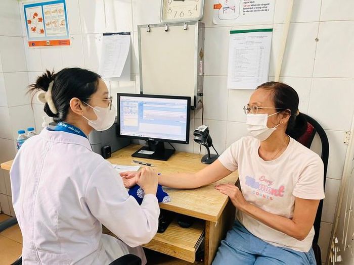 Bệnh nhân khám bệnh BHYT tại Bệnh viện Y học cổ truyền TPHCM. Ảnh: Thùy Dương.