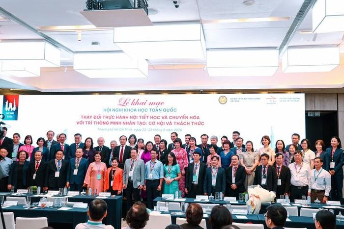 Các đại biểu tham dự hội nghị cùng chụp hình - Ảnh: Lê Minh