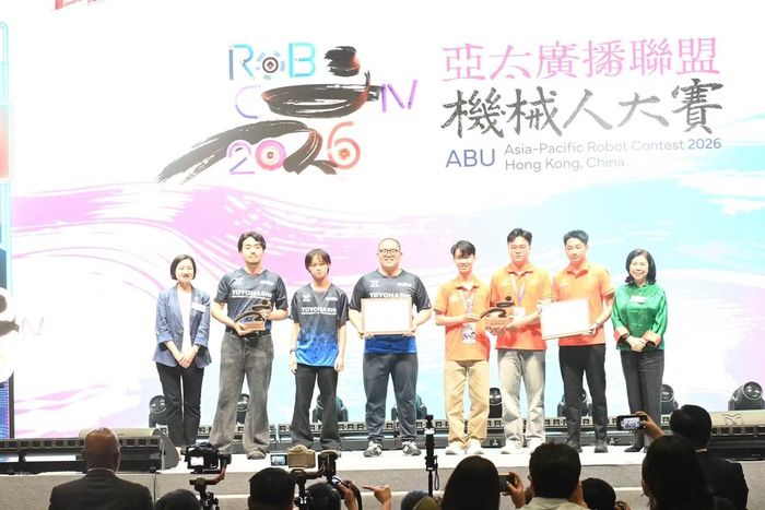 Đại diện Việt Nam nhận đồng giải Ba cùng Trường Đại học công nghệ Toyohashi - Nhật Bản