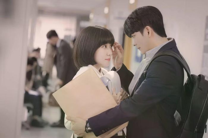 Park Eun Bin và Kang Tae Oh trong bản Hàn.
