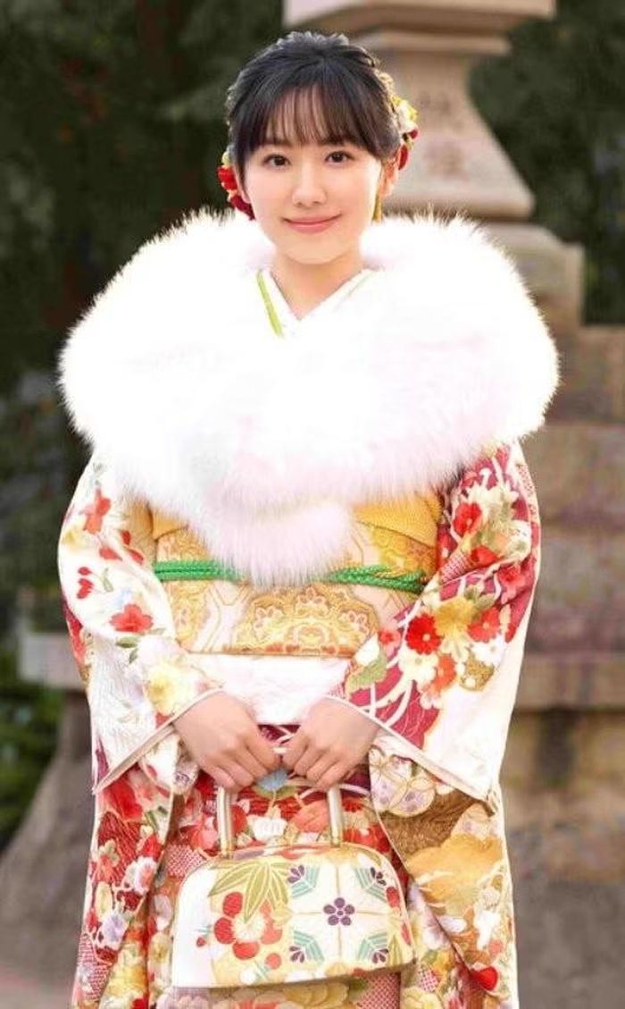 Ashida Mana trong lễ trưởng thành tại Nhật Bản.