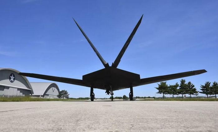 Việc duy trì F-117 còn kéo theo nhiều yêu cầu hậu cần khác. Không quân Mỹ thậm chí đã chứng nhận máy bay tiếp dầu KC-46 Pegasus để tiếp nhiên liệu trên không cho F-117, dù KC-46 chỉ được bàn giao cho Không quân Mỹ từ năm 2019.