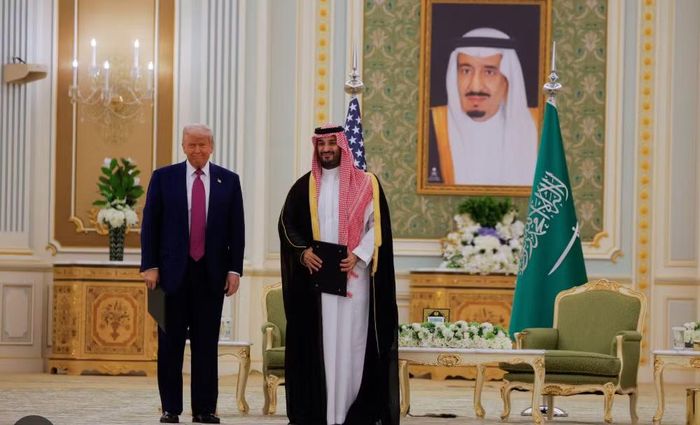 Tối 18/8, UAE thông báo đình chỉ các giao dịch tài chính và kinh tế với Iran. Động thái này đe dọa trực tiếp đến nguồn nhập khẩu và cầu nối tài chính của Tehran với bên ngoài.