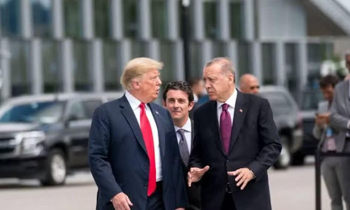 Daniel Benaim, cựu phó trợ lý ngoại trưởng Mỹ phụ trách các vấn đề bán đảo Arab dưới thời chính quyền Joe Biden, nhận định Saudi Arabia, Qatar và UAE sẽ tiếp tục cân bằng giữa quan hệ với Washington và lợi ích với Tehran.