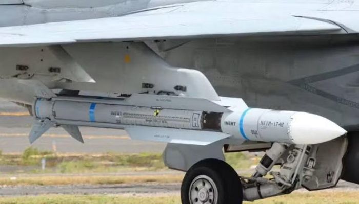 Theo thông tin được công bố, AIM-424 sử dụng thiết kế 2 tầng, hướng tới khả năng đạt tốc độ cao và tầm hoạt động rất xa.