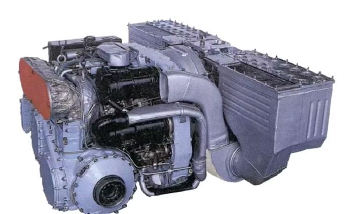 Xe tăng chủ lực T-80 bắt đầu được đưa vào biên chế từ cuối những năm 1970. Động cơ turbine khí GTD-1000T có công suất 1.000 mã lực, giúp chiếc xe tăng nặng hơn 40 tấn đạt tốc độ tối đa trên đường khoảng 70 km/h.