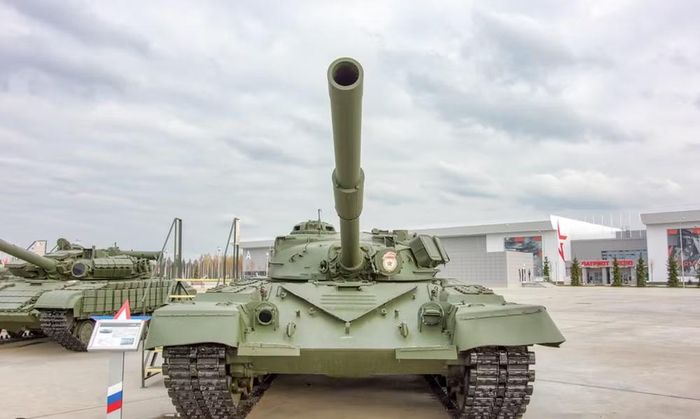 So với nhiều xe tăng diesel cùng thời, T-80 có khả năng tăng tốc nhanh và vận hành tương đối thuận lợi trong điều kiện nhiệt độ thấp.