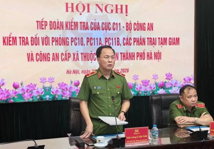 Thiếu tướng Lê Văn Tuân, Phó Giám đốc, Thủ trưởng Cơ quan Thi hành án hình sự, Thủ trưởng Cơ quan quản lý tạm giữ, tạm giam CATP Hà Nội phát biểu tại hội nghị