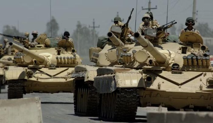 Xe tăng chủ lực T-72 được phát triển theo hướng thực dụng hơn. Nhiều giải pháp trên T-64 được tiếp thu, nhưng thiết kế được điều chỉnh để giảm độ phức tạp, hạ chi phí và tạo điều kiện sản xuất trên quy mô lớn. Động cơ diesel V-46 cũng có cấu trúc phù hợp hơn với yêu cầu vận hành và bảo dưỡng rộng rãi.