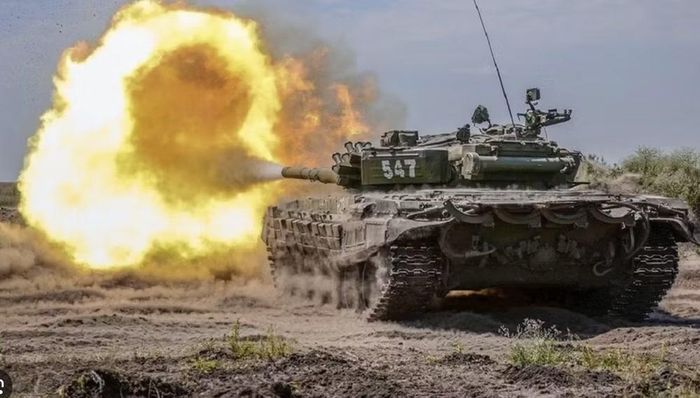 T-64 được ưu tiên cho các đơn vị tinh nhuệ, trong khi T-72 phù hợp hơn với việc trang bị số lượng lớn cho lực lượng vũ trang Liên Xô và các quốc gia đồng minh.