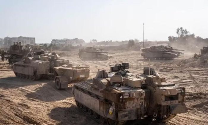 Thổ Nhĩ Kỳ là một trong những nước chỉ trích mạnh mẽ chiến dịch quân sự của Israel tại Gaza, bùng phát sau cuộc tấn công của Hamas vào Israel hồi tháng 10/2023. Tổng thống Recep Tayyip Erdogan nhiều lần cáo buộc ông Netanyahu phạm tội "diệt chủng".