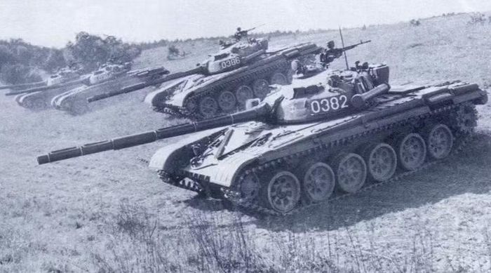 Xuất hiện từ giữa những năm 1960, T-64 được phát triển với mục tiêu tạo ra một phương tiện chiến đấu có hỏa lực mạnh, giáp bảo vệ tốt nhưng vẫn giữ kích thước và khối lượng tương đối thấp.