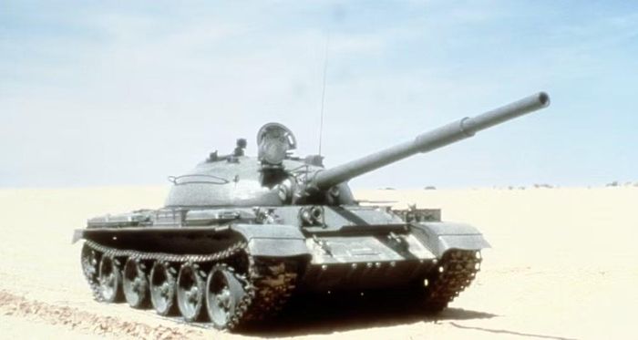 Tuy nhiên, T-62 không phải lời giải cuối cùng. Thiết kế của xe vẫn dựa đáng kể trên nền tảng T-55, trong khi yêu cầu về giáp bảo vệ, hệ thống điều khiển hỏa lực và khả năng cơ động tiếp tục thay đổi.