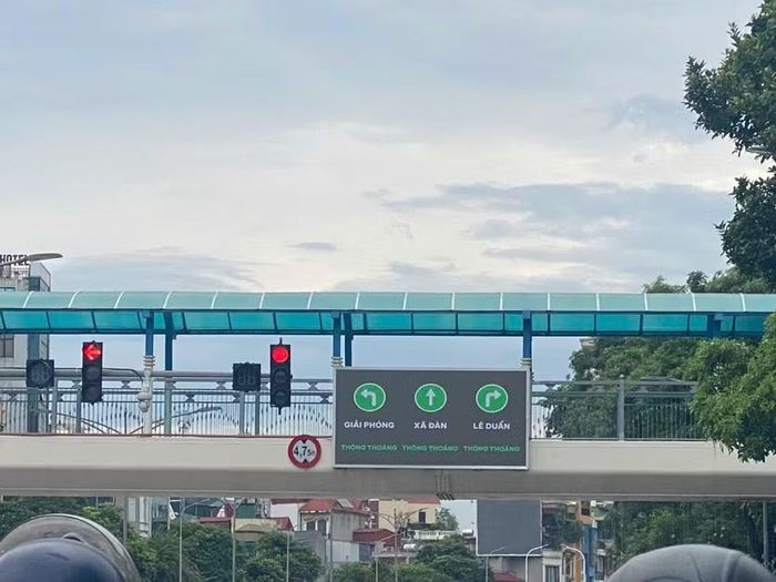 Màn hình LED tại nút giao Trần Khát Chân - Võ Thị Sáu chiều 24/8.