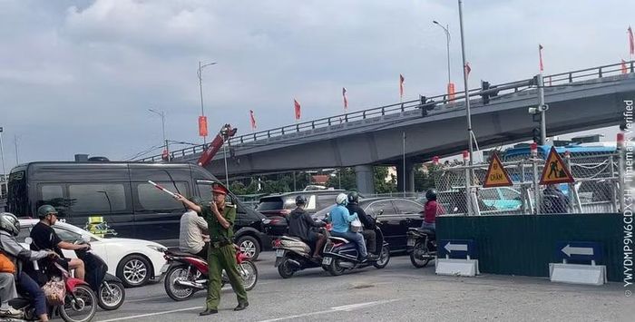 Phân luồng chỉ huy giao thông tại Dự án hầm chui nút giao Cổ Linh - Đàm Quang Trung