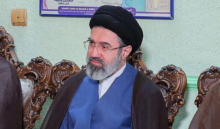 PressTV đưa tin ông Mojtaba và ông Pezeshkian gần đây đã có cuộc gặp để thảo luận về tình hình kinh tế và quân sự Iran, nhu cầu đời sống của người dân cùng triển vọng cuộc xung đột với Mỹ và Israel.