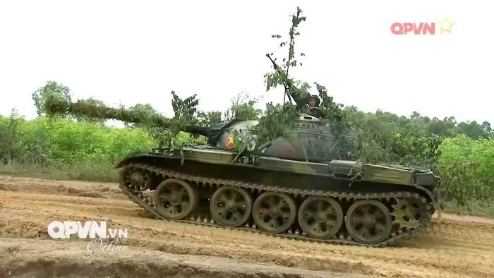 Đây cũng là triết lý xuyên suốt nhiều thế hệ xe tăng Liên Xô sau đó. Thay vì theo đuổi một thiết kế quá phức tạp, các kỹ sư ưu tiên khả năng sản xuất số lượng lớn và duy trì hoạt động trong điều kiện khắc nghiệt.