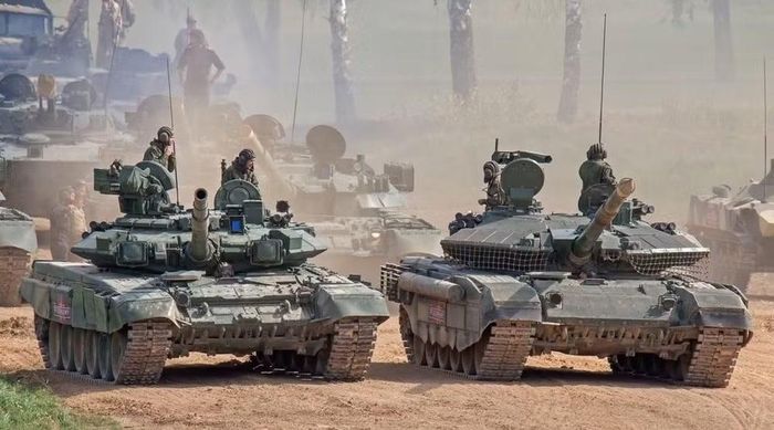 Nhưng việc T-72, T-80 và T-90M vẫn giữ vai trò quan trọng cho thấy tương lai xe tăng không chỉ được quyết định bởi công nghệ.