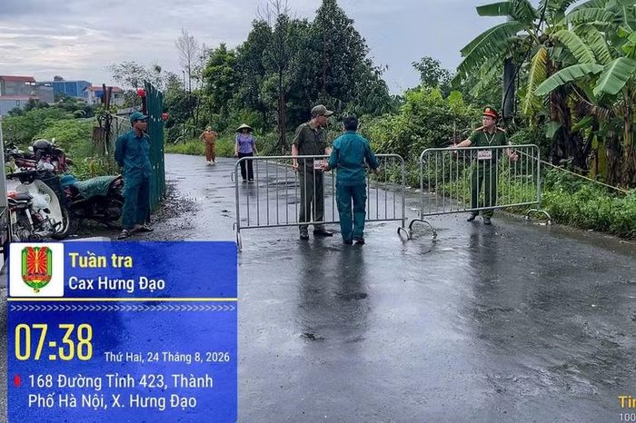 Chính quyền địa phương và Công an xã lập các điểm rào chắn, cảnh báo và phân luồng giao thông.