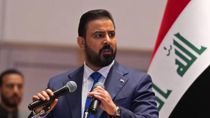 hát ngôn viên Vệ binh Cách mạng Hồi giáo Iran (IRGC) Hussein Mohabi cũng đáp trả những cảnh báo từ ông Trump. Ông Mohabi tuyên bố Iran sẽ sử dụng các loại vũ khí có sức công phá lớn hơn nếu một cuộc chiến mới bùng phát.