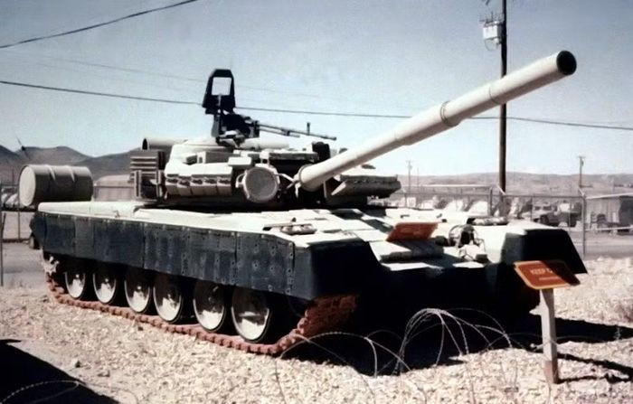 Đây là lý do 125 mm trở thành một điểm cân bằng quan trọng trong thiết kế xe tăng Nga. Nó đủ lớn để tạo ra hỏa lực mạnh nhưng vẫn có thể tích hợp vào kiến trúc tương đối nhỏ gọn nhờ nạp đạn tự động.
