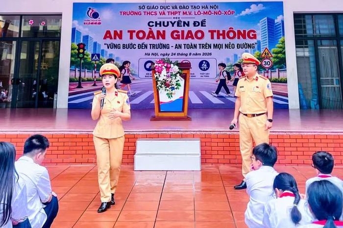 Cán bộ Phòng CSGT đã phổ biến những quy định của pháp luật về TTATGT phù hợp với từng nhóm lứa tuổi học sinh