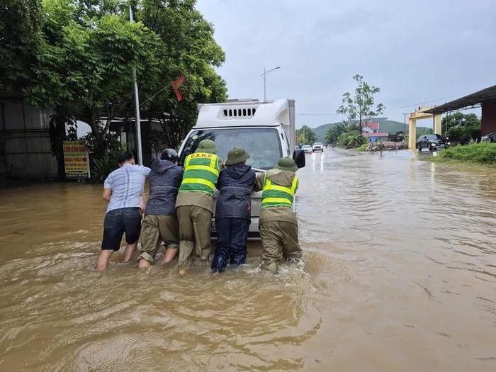 Bộ Xây dựng yêu cầu chủ động ứng phó mưa lũ sau bão số 4. Ảnh minh hoạ.