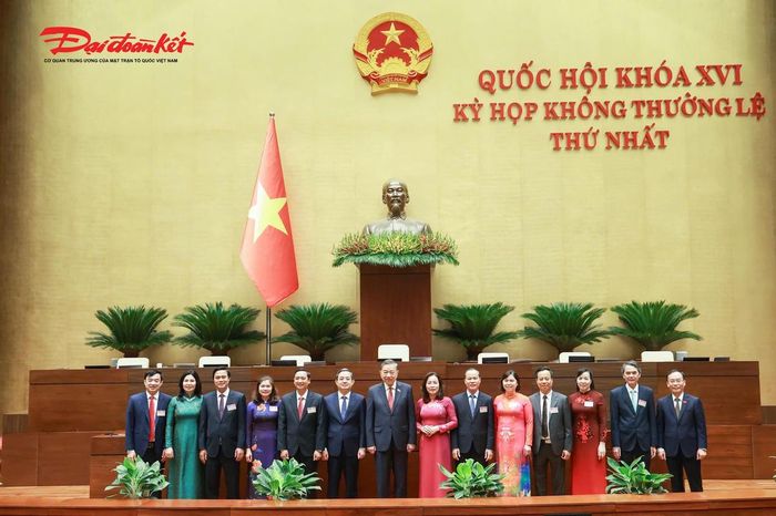 Tổng Bí thư, Chủ tịch nước Tô Lâm cùng với đại diện lãnh đạo chủ chốt tỉnh Bắc Ninh tại phiên bế mạc. Ảnh: Quang Vinh
