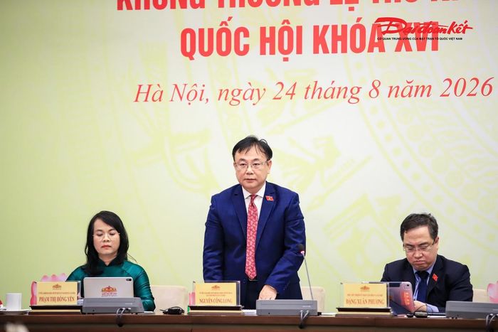 Ông Nguyễn Công Long trả lời báo chí (Ảnh: Quang Vinh)