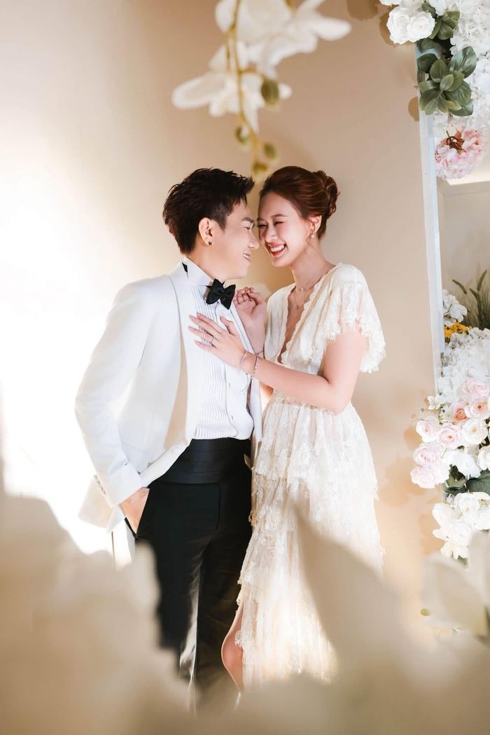 Vợ chồng Anh Đức hạnh phúc bên nhau sau 2 năm cưới. Ảnh: FBNV.