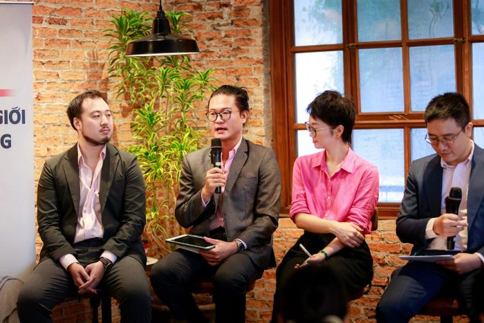  TS Thành Tấn chia sẻ kinh nghiệm về việc hỏi thầy giáo để xin tên các cuốn sách cần đọc. Ảnh: Khải Minh Books.