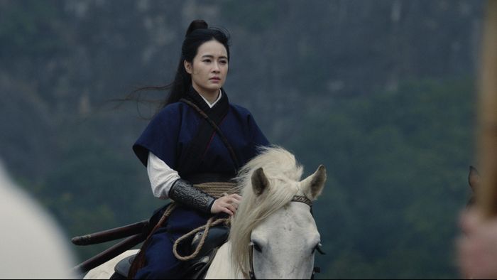  An Nhiên là con gái Tả tướng quân, đồng thời là cháu của Dương hoàng hậu. Cô có tính cách quyết liệt, mê võ và không chấp nhận những giới hạn. Bất chấp sự ngăn cản của cha, An Nhiên vẫn xin ra trận, tham gia sứ mệnh hộ linh và giữ lời thề bảo vệ bí mật lăng mộ Đinh Tiên Hoàng. 