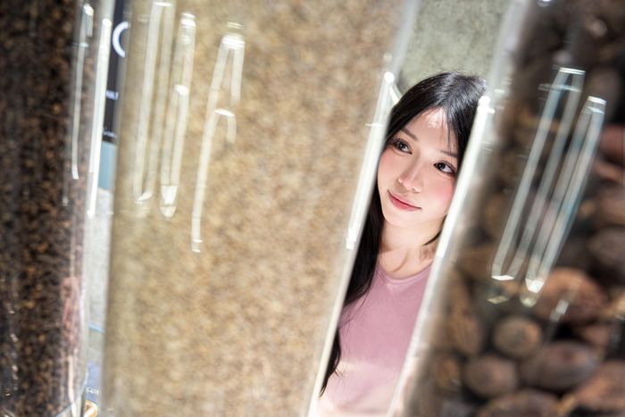 Tại đây, hương thơm của nguyên liệu được kiểm soát về độ tinh khiết và nồng độ. Dương Thúy Trang (23 tuổi, phường Lĩnh Nam) chia sẻ: "Tôi là người yêu nấu ăn nên rất quan tâm tới hương liệu. Bảo tàng cho tôi cơ hội tìm hiểu thêm về những loại gia vị mà trước đây chưa biết".