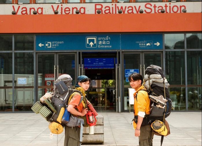  Khách Việt tại ga tàu Vang Vieng, Lào, tháng 9/2025. Ảnh: Lỗ Hữu Đức Anh.