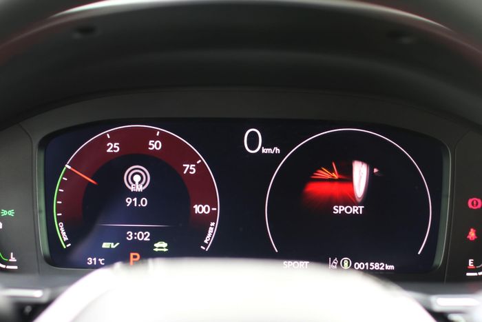Chế độ Thể thao (Sport Mode) mang lại cảm giác lái phấn khích hơn, dù thông số động cơ là không đổi. Ảnh minh họa: Phúc Hậu.