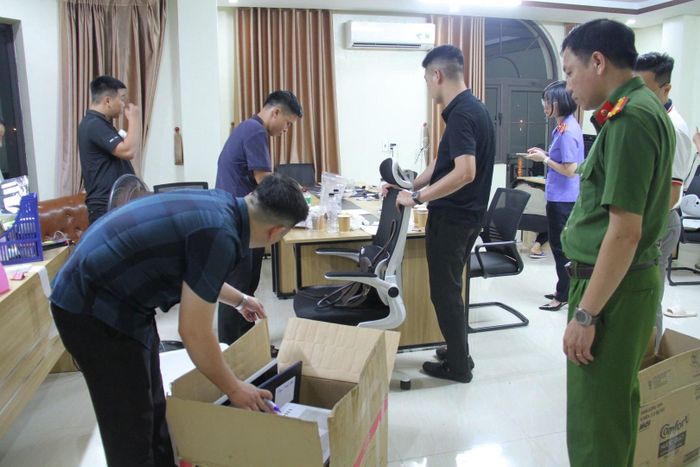  Quá trình điều tra, thu thập tài liệu, lực lượng chức năng xác định: Vũ Hoàng Hải lợi dụng ảnh hưởng trên các nền tảng mạng xã hội chỉ đạo vợ là Bùi Thị Kim Tuyên k‎ý hợp đồng tiêu thụ bán sản phẩm "Thịt trâu sấy khô tê cay do Công ty CP sản xuất và Thương mại tổng hợp Hoàng Nam nhập nguyên liệu thịt trâu đông lạnh Ấn Độ về sản xuất", sau đó Vũ Hoàng Hải và vợ quảng cáo trên các nền tảng mạng xã hội là "Thịt trâu sấy đặc sản tây bắc và in logo của Hải SapaTV" để bán ra thị trường. 