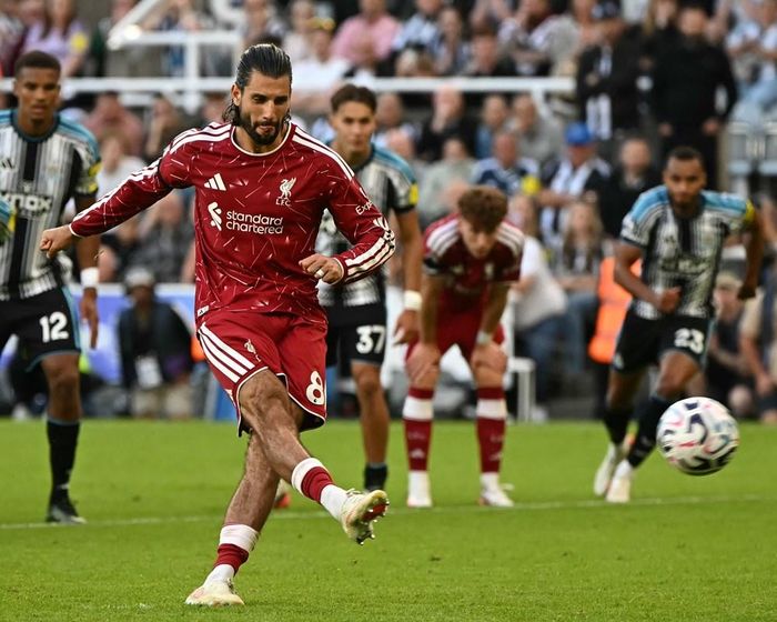 Szoboszlai ghi bàn phút 90+8', Liverpool thoát thua Newcastle