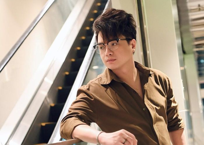 Không chỉ đảm nhiệm vai trò Giám đốc âm nhạc, nhạc sĩ Tạ Duy Tuấn còn dành cho chương trình tình cảm đặc biệt bằng 2 sáng tác mới: "Khúc đồng dao biển xanh" và "Đảo là nhà, biển là quê hương"