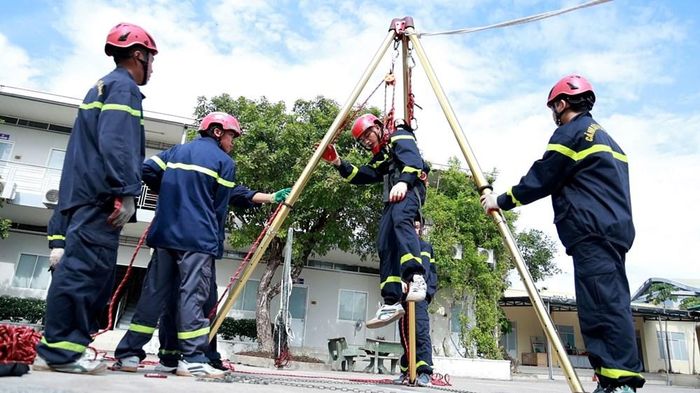 Cán bộ, chiến sĩ Cảnh sát PCCC và CNCH tăng cường trực, sẵn sàng xử lý các tình huống cháy, nổ