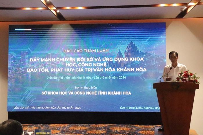 Đại biểu Sở Khoa học và Công nghệ tỉnh Khánh Hòa trình bày tham luận "Đẩy mạnh chuyển đổi số và ứng dụng thành tựu khoa học, công nghệ góp phần hoàn thành mục tiêu về văn hóa của Nghị quyết Đại hội Đảng bộ tỉnh Khánh Hòa, nhiệm kỳ 2025 - 2030"
