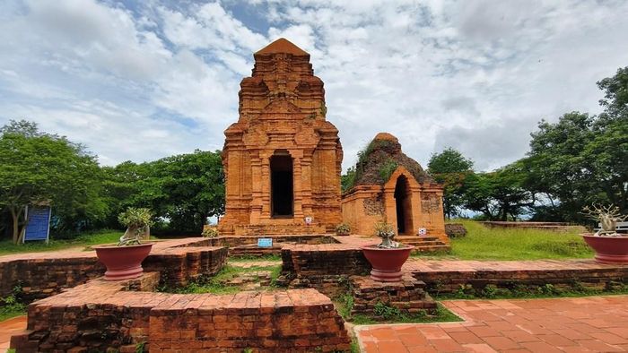 Di tích quốc gia tháp Pô Sah Inư