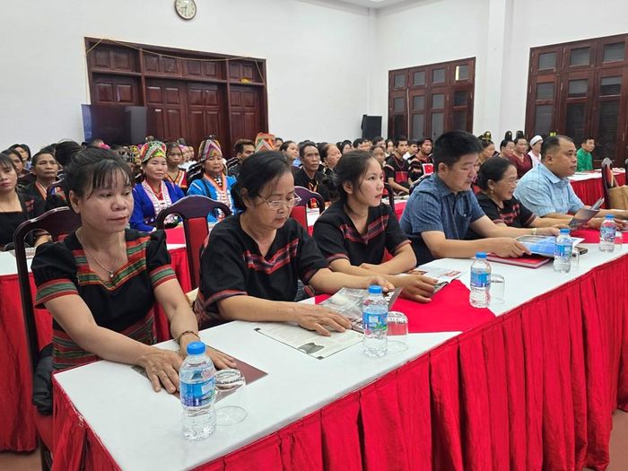 Hội nghị có sự tham dự của đông đảo đồng bào các dân tộc đang sinh sống, hoạt động tại Làng