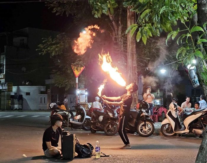 Tình trạng người bán hàng rong, gây ảnh hưởng đến hình ảnh môi trường du lịch của tỉnh Gia Lai